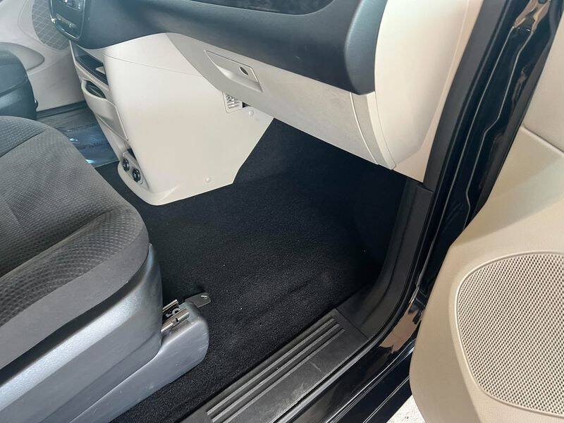 Used 2018 Dodge Grand Caravan SE w/ UConnect Hands-Free Group FWD image 27