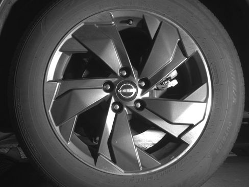 Used 2025 Nissan Rogue SV image 14