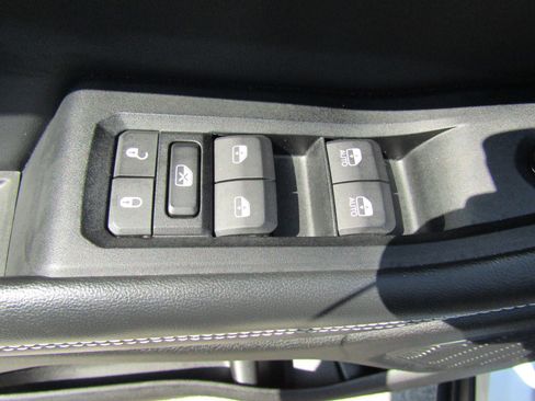 Used 2023 Jeep Grand Cherokee Limited image 20