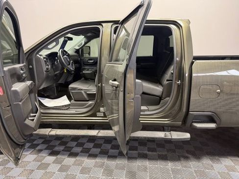 Used 2022 Chevrolet Silverado 2500 Custom w/ Custom Convenience Package image 13