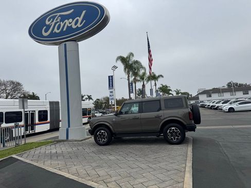 Used 2025 Ford Bronco Outer Banks AWD/4WD image 19