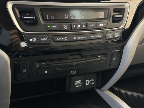 Used 2020 Honda Pilot Touring image 20