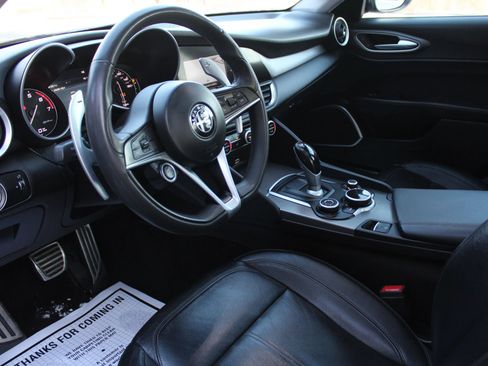 Used 2017 Alfa Romeo Giulia Sedan 4D image 11