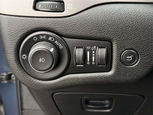 Used 2021 Jeep Cherokee Latitude Lux w/ Comfort/Convenience Group image 17