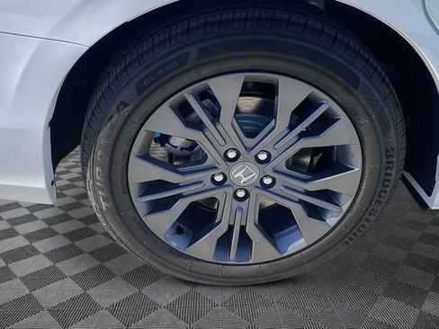 New 2026 Honda Odyssey Touring image 7