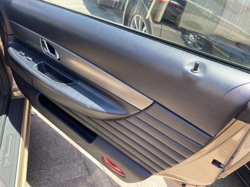 Used 2005 Ford Thunderbird RWD image 14