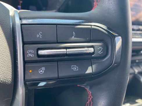 Used 2023 Chevrolet Colorado Z71 w/ Z71 Convenience Package 2 AWD/4WD image 13
