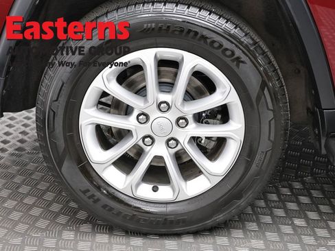Used 2021 Jeep Grand Cherokee Laredo w/ Security & Convenience Group AWD/4WD image 30