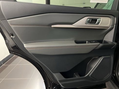 New 2025 Ford Explorer Active w/ Active Comfort Package image 33