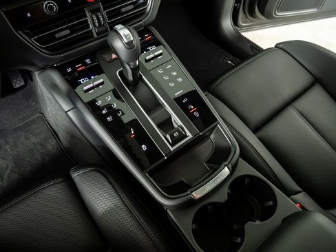 New 2026 Porsche Macan AWD/4WD image 18