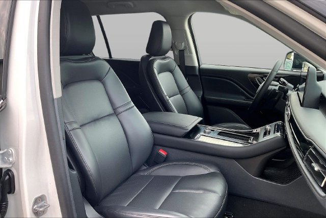 Used 2026 Lincoln Aviator AWD w/ Jet Appearance Package image 8