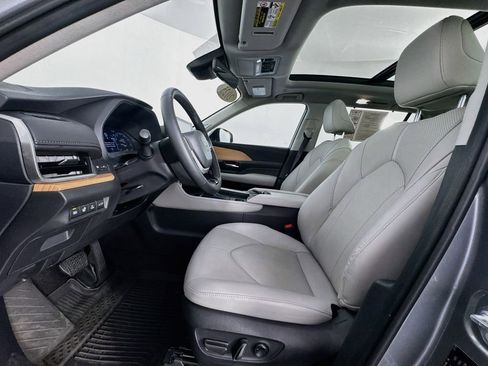 Used 2025 Toyota Grand Highlander AWD Hybrid image 12