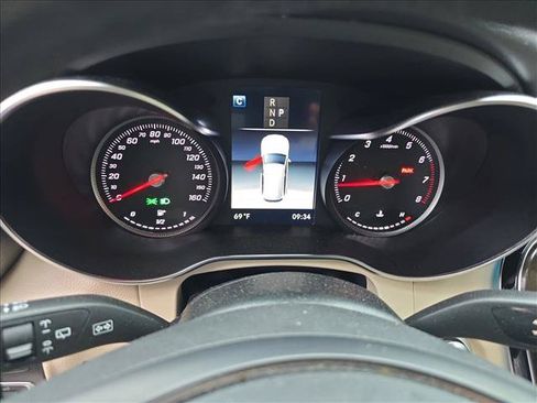 Used 2019 Mercedes-Benz GLC 300 4MATIC image 20