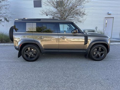 Certified 2022 Land Rover Defender 110 SE image 5