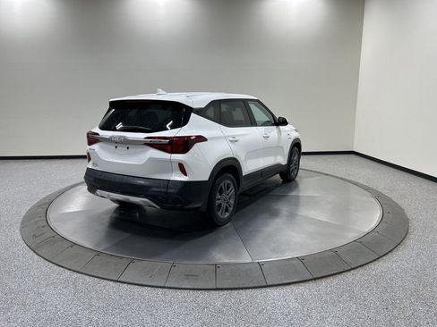 Used 2023 Kia Seltos LX image 6