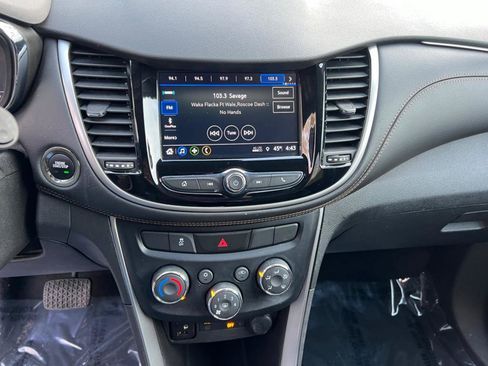 Used 2018 Chevrolet Trax LT w/ LT Convenience Package image 25