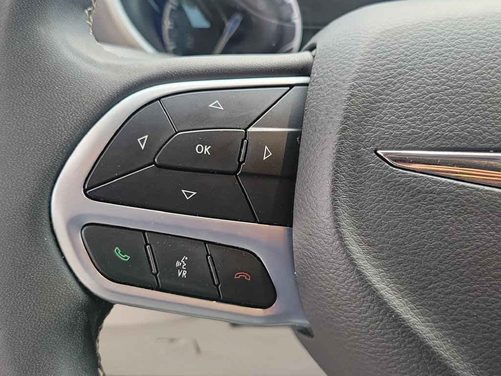 Used 2024 Chrysler Pacifica Touring-L FWD image 29