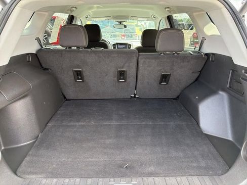 Used 2022 GMC Terrain SLE w/ Driver Convenience Package FWD image 10