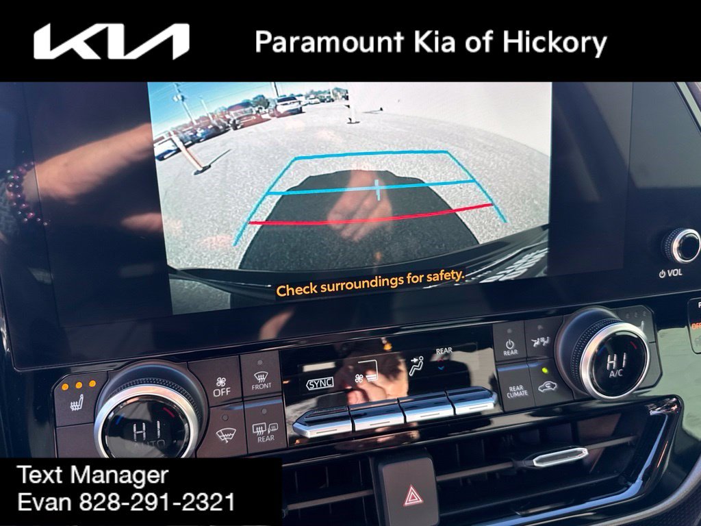 Used 2023 Toyota Highlander XLE FWD image 18