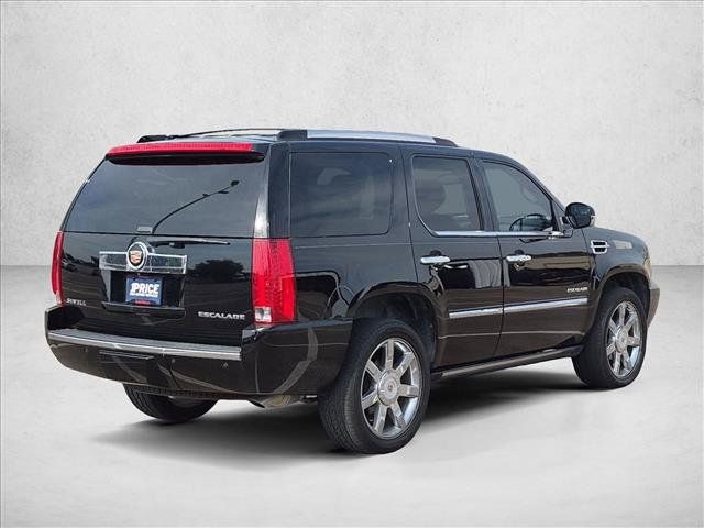 Used 2014 Cadillac Escalade Luxury RWD image 4