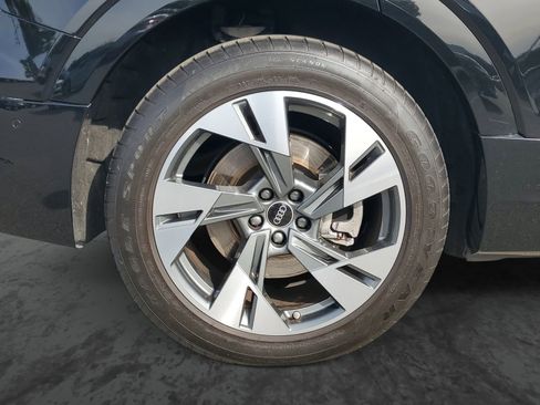 Used 2023 Audi e-tron Premium Plus w/ Premium Plus Package image 5