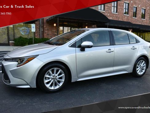 Used 2021 Toyota Corolla XLE FWD image 1