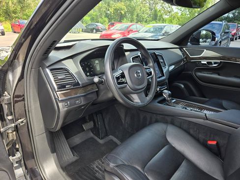 Used 2018 Volvo XC90 T6 Momentum w/ Momentum Plus Package AWD/4WD image 17