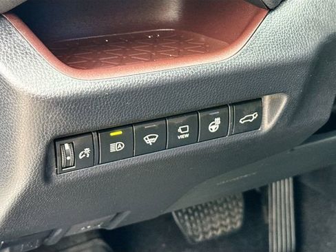 Used 2022 Toyota RAV4 Limited image 11