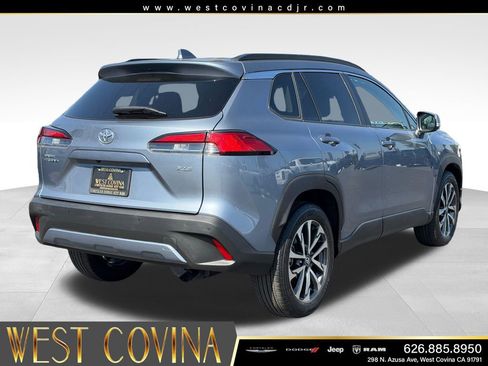 Used 2023 Toyota Corolla Cross XLE w/ Convenience Package FWD image 7