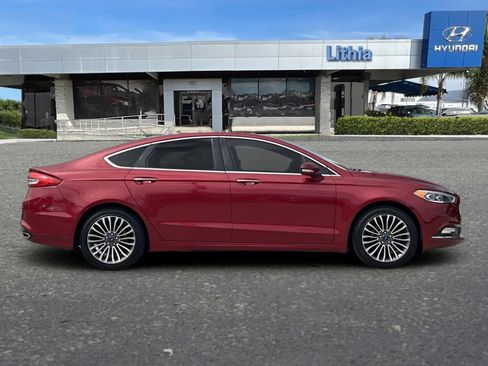 Used 2017 Ford Fusion SE w/ Fusion SE Technology Package FWD image 9