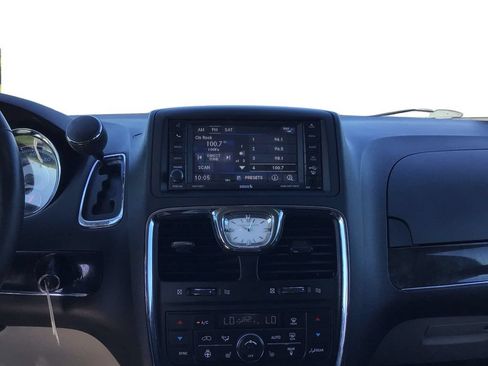 Used 2015 Chrysler Town & Country Touring-L w/ Driver Convenience Group FWD image 14