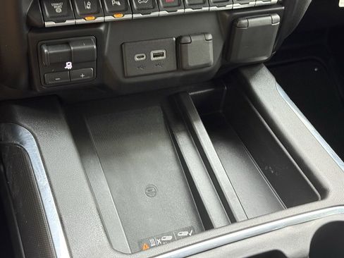 Used 2023 GMC Sierra 2500 AT4 w/ AT4 Premium Plus Package image 19