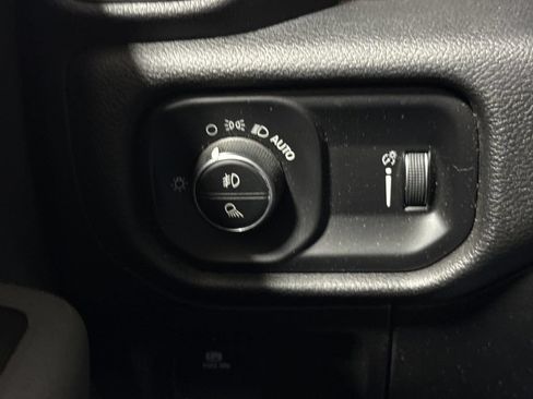Used 2021 RAM 1500 Big Horn AWD/4WD image 18