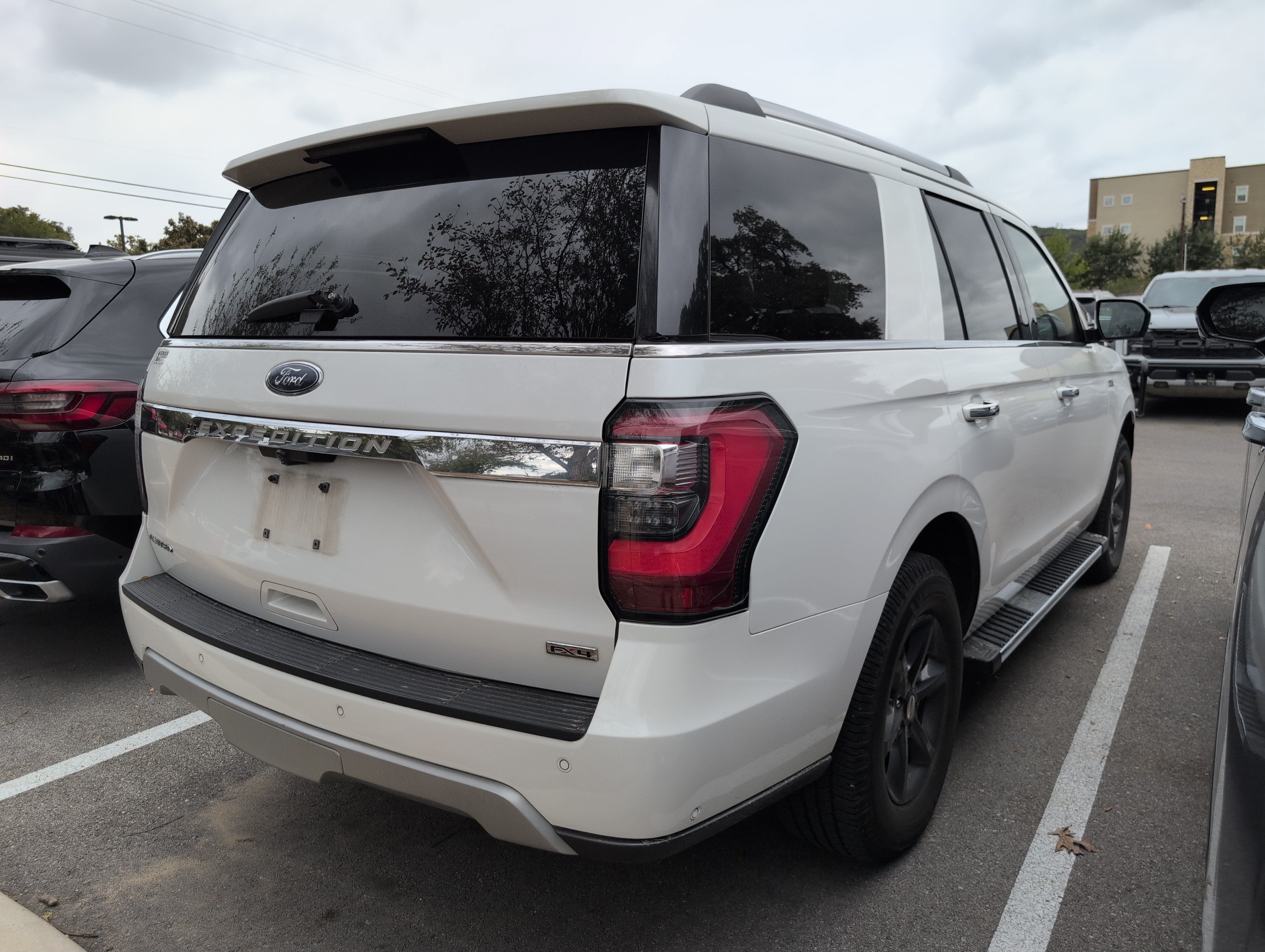 Used 2021 Ford Expedition Limited AWD/4WD image 3