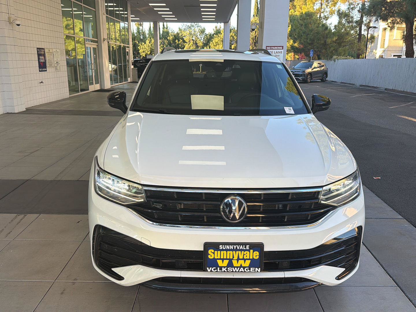 Certified 2022 Volkswagen Tiguan SE R-Line FWD image 8