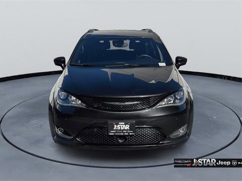 Used 2019 Chrysler Pacifica Touring-L Plus w/ Advanced Safetytec Group image 2