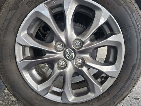 Used 2020 Toyota Yaris LE image 32