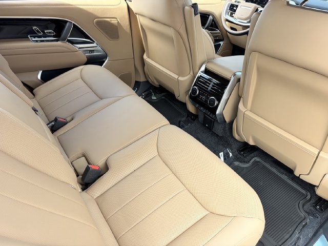 New 2026 Land Rover Range Rover Long Wheelbase SE AWD/4WD image 13