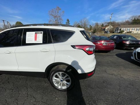 Used 2018 Ford Escape SE image 5