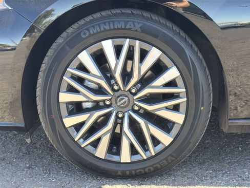 Used 2024 Nissan Altima 2.5 SV image 10