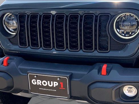 Used 2024 Jeep Gladiator Mojave w/ Safety Group AWD/4WD image 30