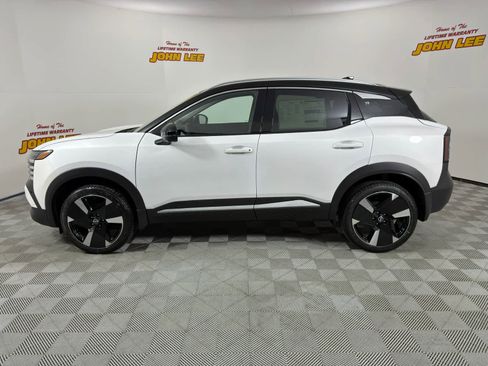 New 2026 Nissan Kicks SR w/ SR Premium Package FWD image 2