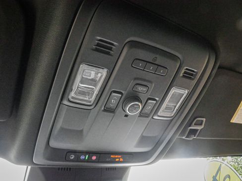 Used 2024 Cadillac Escalade Luxury AWD/4WD image 27