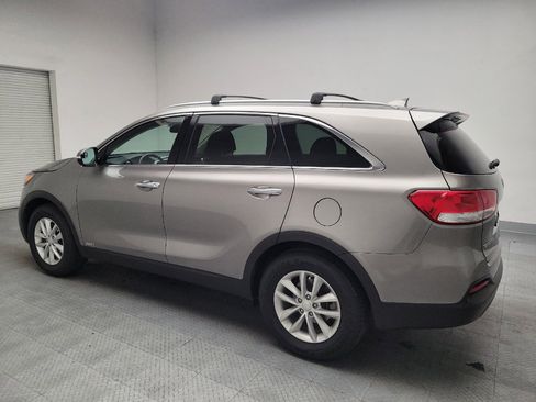 Used 2017 Kia Sorento AWD w/ LX Convenience Package image 3