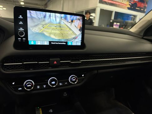 Used 2024 Honda HR-V EX-L image 3