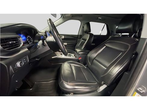 Used 2021 Ford Explorer XLT AWD/4WD image 12
