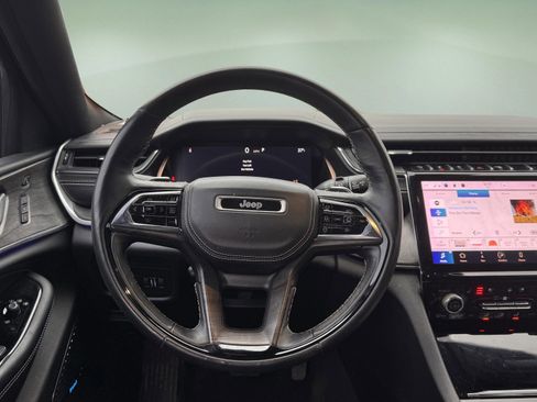 Used 2022 Jeep Grand Cherokee L Overland w/ Advanced Protech Group III image 15