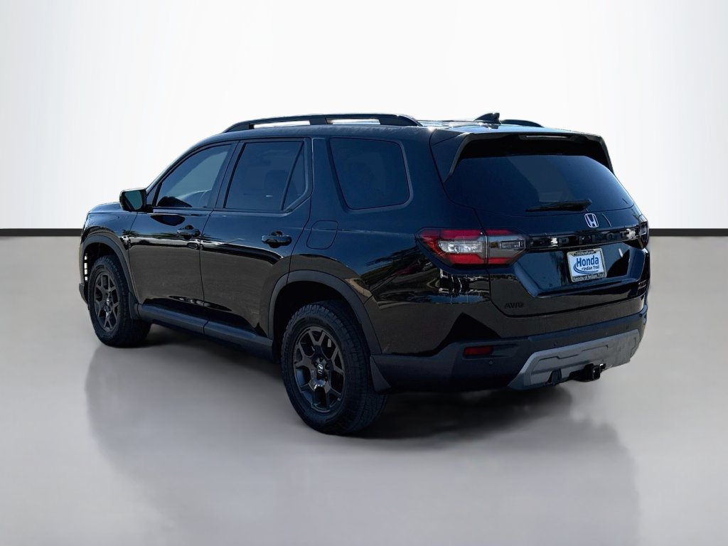 Used 2025 Honda Pilot TrailSport image 5