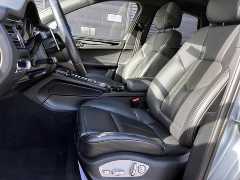 Certified 2024 Porsche Macan image 16