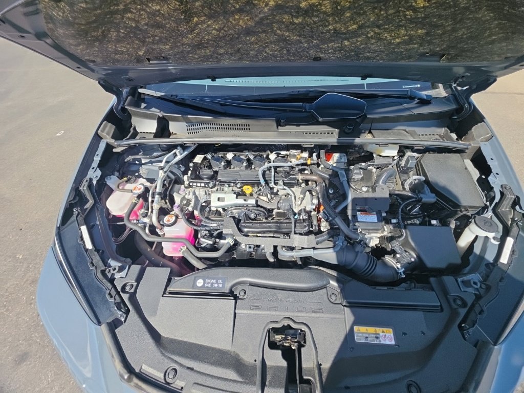 Used 2025 Toyota Prius LE FWD image 11